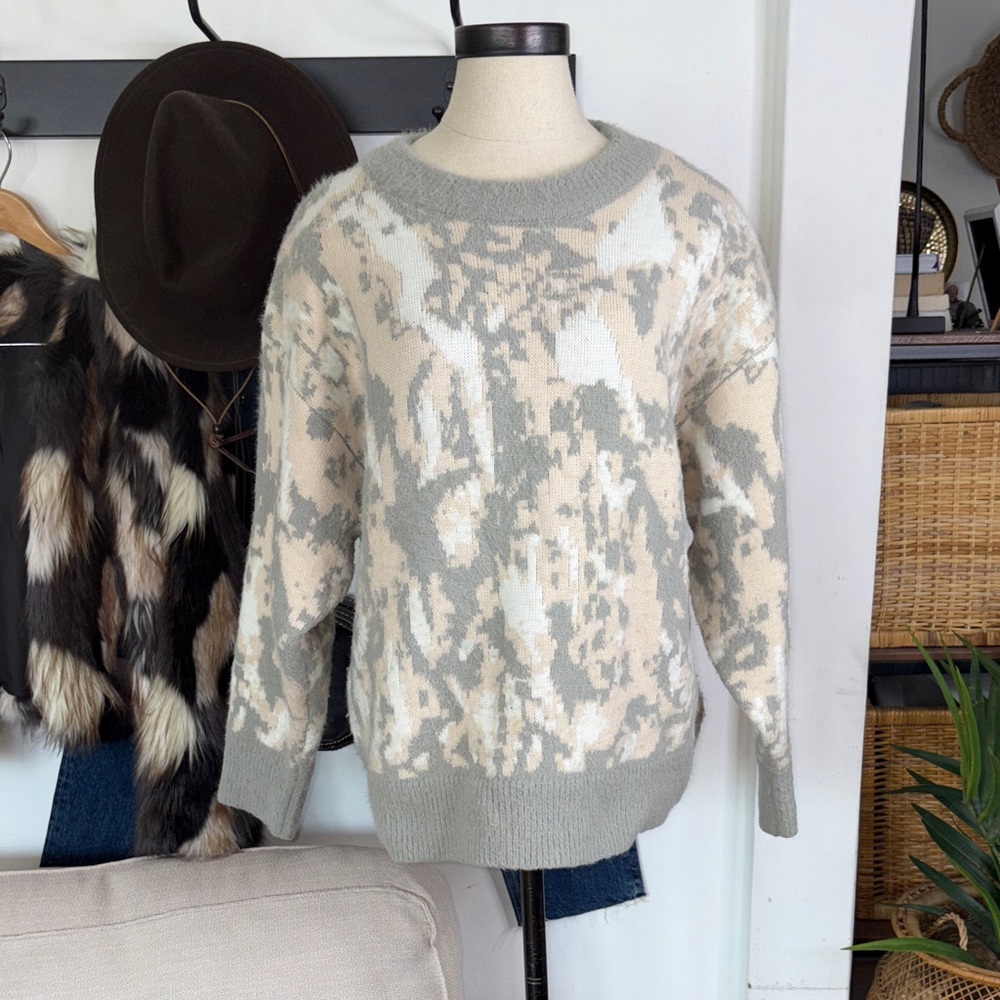 FRNCH Gray and Cream Patterned Sweater